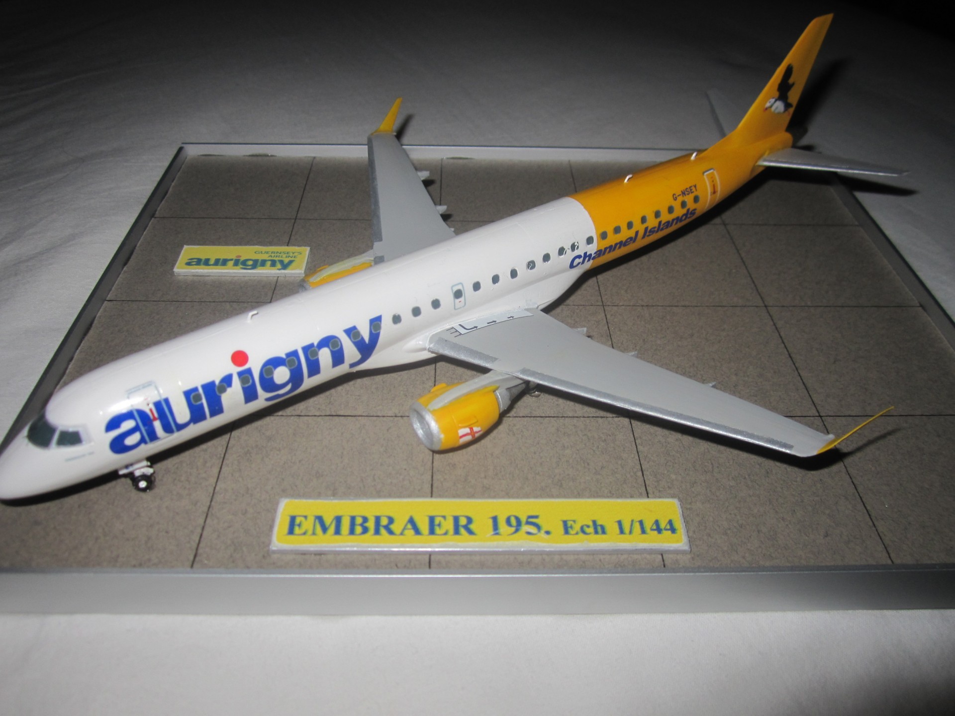 EMBRAER 195